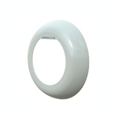 Assento de sanita branco, oval, em plástico, com etiqueta AB RAIL_A
