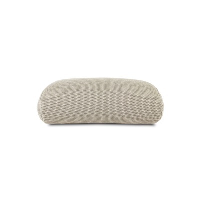 Pufe decorativo bege oval em tecido sobre fundo branco