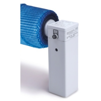 Rolo azul texturizado com suporte branco e botão preto