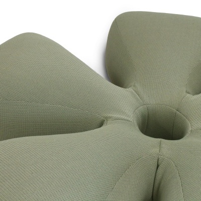 Almofada ergonómica verde claro em tecido tricotado com cavidade central