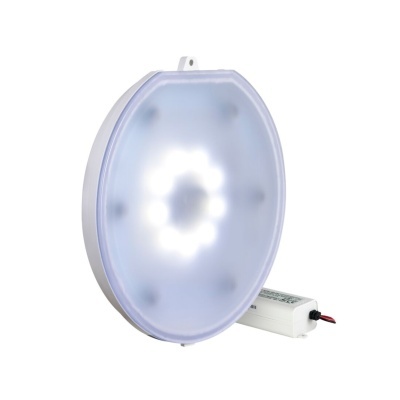 Luz LED circular branca com tampa translúcida azul clara acesa