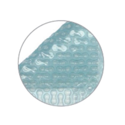Superfície azul clara com padrão de bolhas de ar de plástico transparente