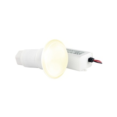 Luz LED com lente amarelada e caixa branca com inscrições técnicas.