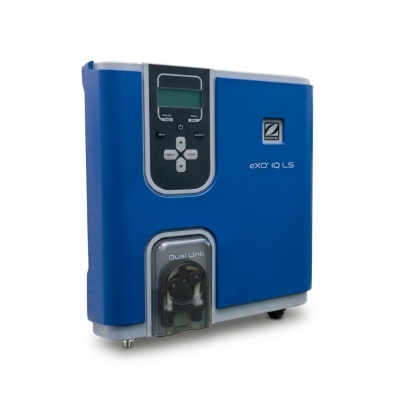 Dispositivo azul e cinzento com visor digital e botões de controlo