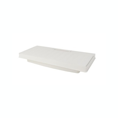 Mesa retangular branca com tampo liso e alça embutida.
