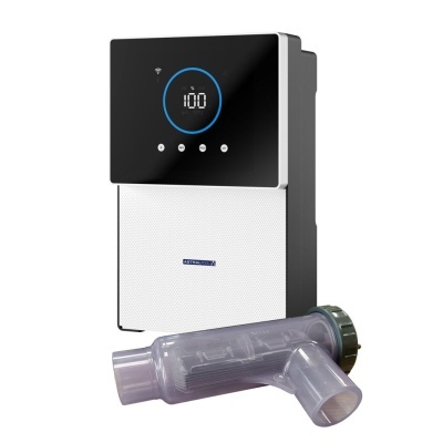 Sistema de controlo de piscina preto e branco com visor digital e tubo transparente