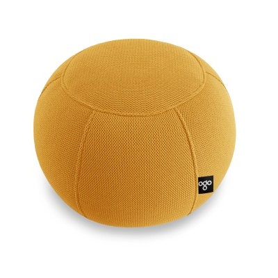 Pufe redondo amarelo de tecido tricotado com etiqueta preta e logotipo branco