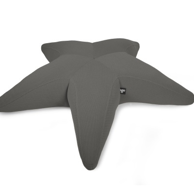Almofada cinza em forma de estrela do mar com etiqueta pogo