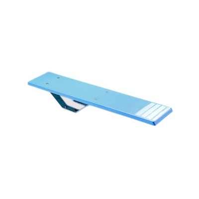 Plataforma de salto de piscina azul claro com riscas branca e azul