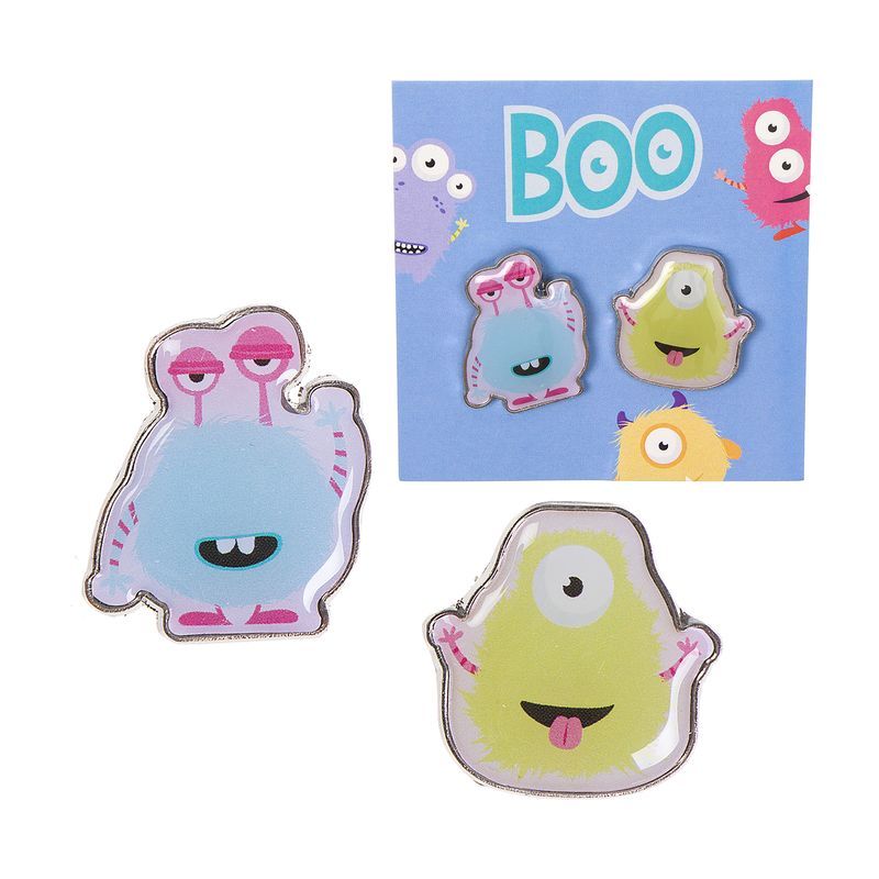 Conjunto de dois pins de monstros coloridos com cartão azul de fundo