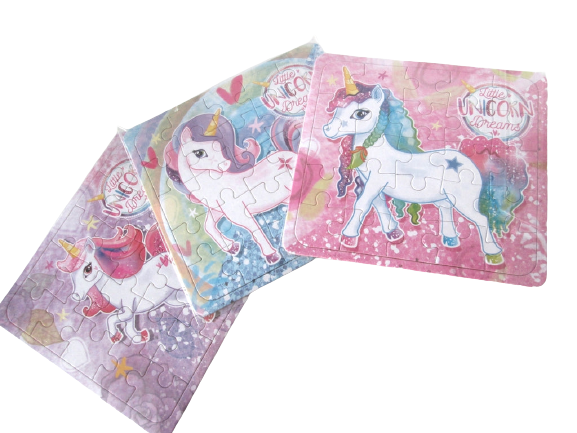 Três puzzles infantis com unicórnios coloridos e texto decorativo