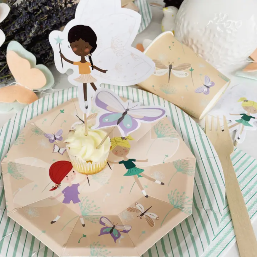 Conjunto de loiça descartável infantil com fadas e borboletas coloridas