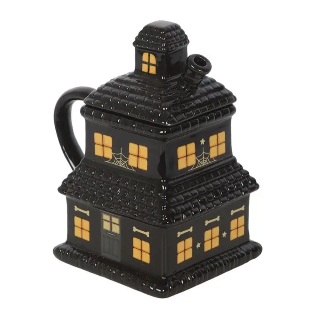 Bule cerâmico preto em forma de casa com decoração temática