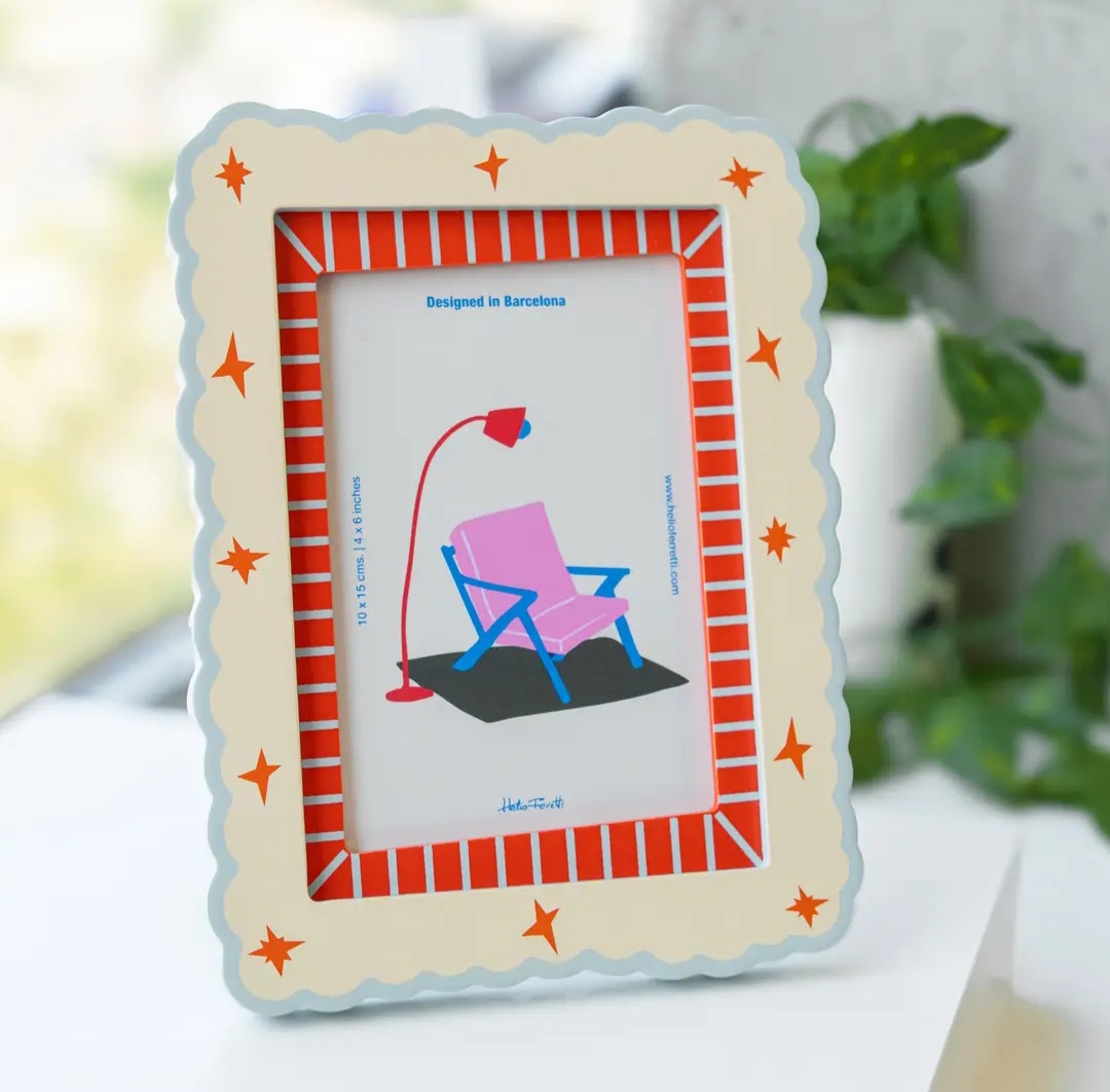 Moldura de fotografia decorativa com estrelas laranja e riscas laranja