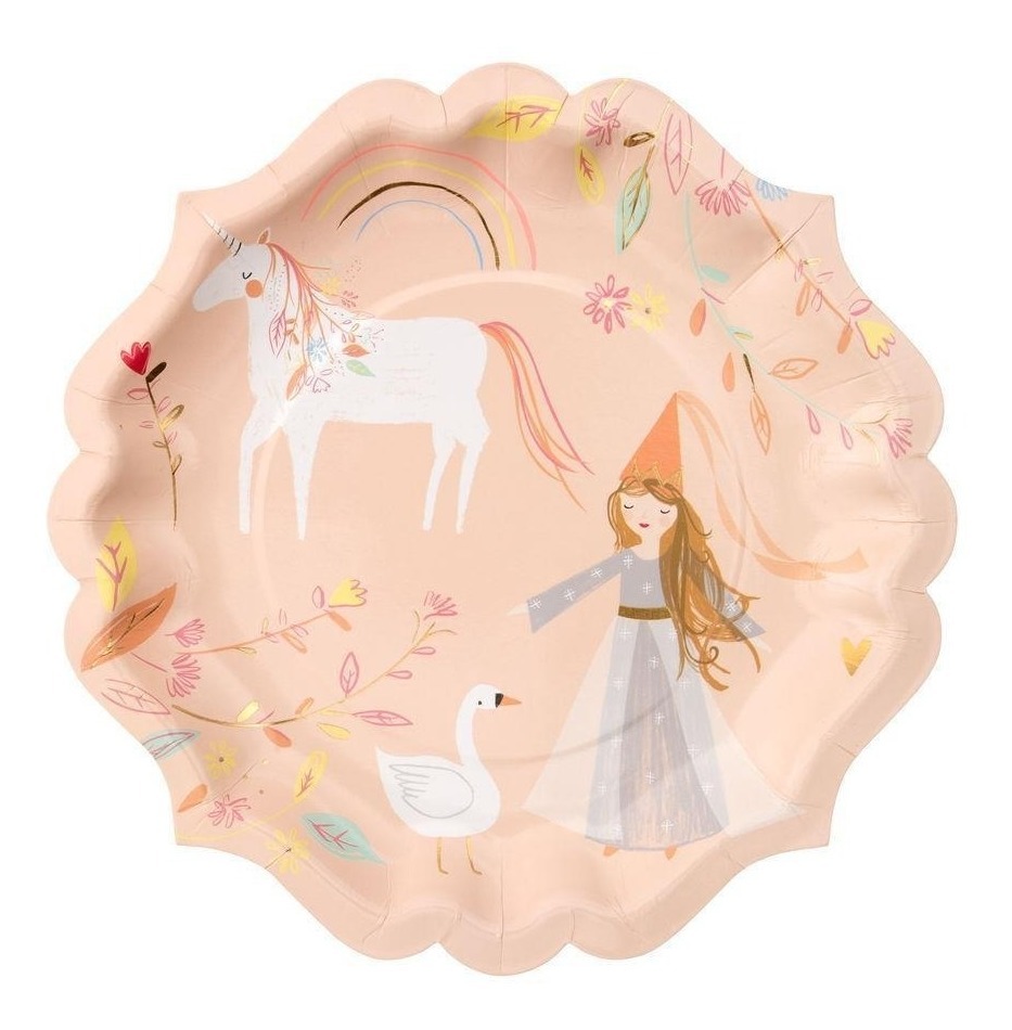 Prato de papel rosa com ilustrações de unicórnio, cisne, rapariga e flores