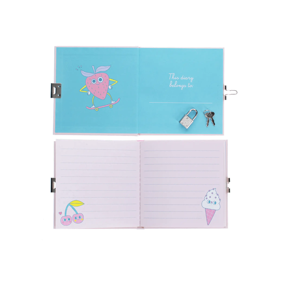 Diário rosa com desenhos de frutas e sorvete, porta cadeado e duas chaves.