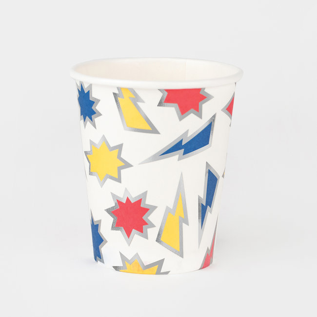 Copo de papel branco decorado com padrões coloridos