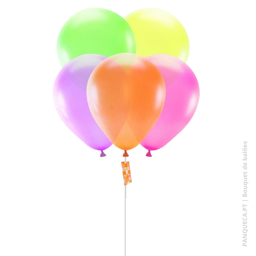 Cinco balões coloridos amarrados em suporte branco com etiqueta