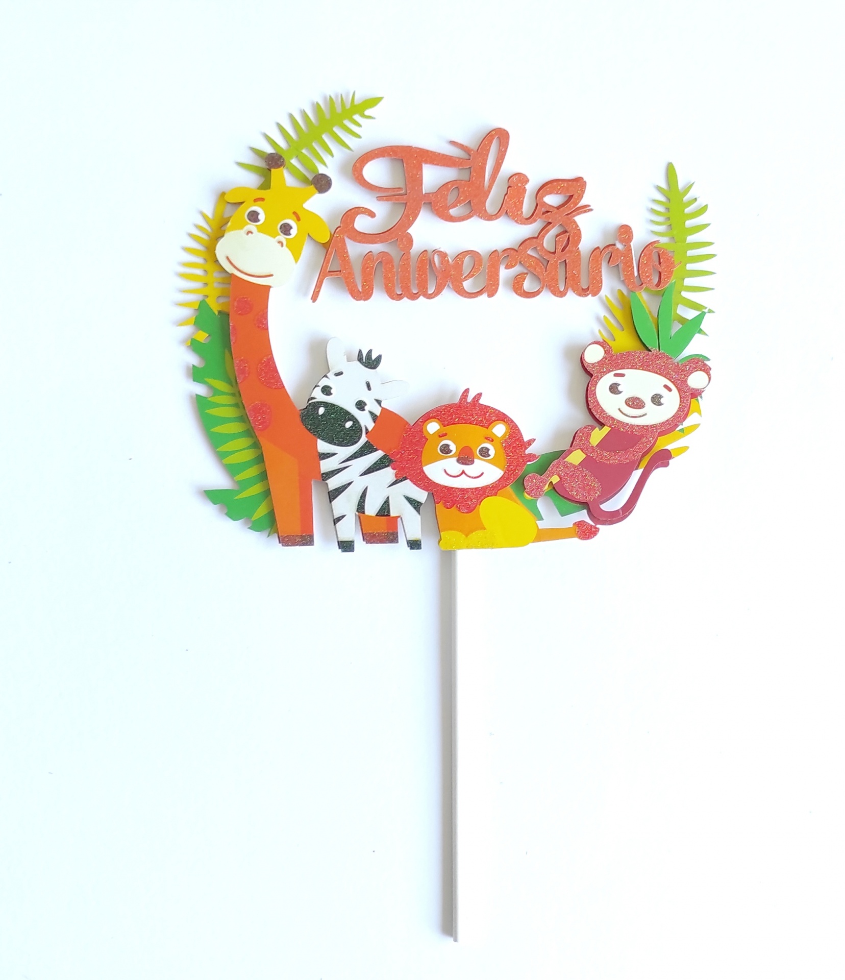 Topo de bolo com animais da selva e texto Feliz Aniversário