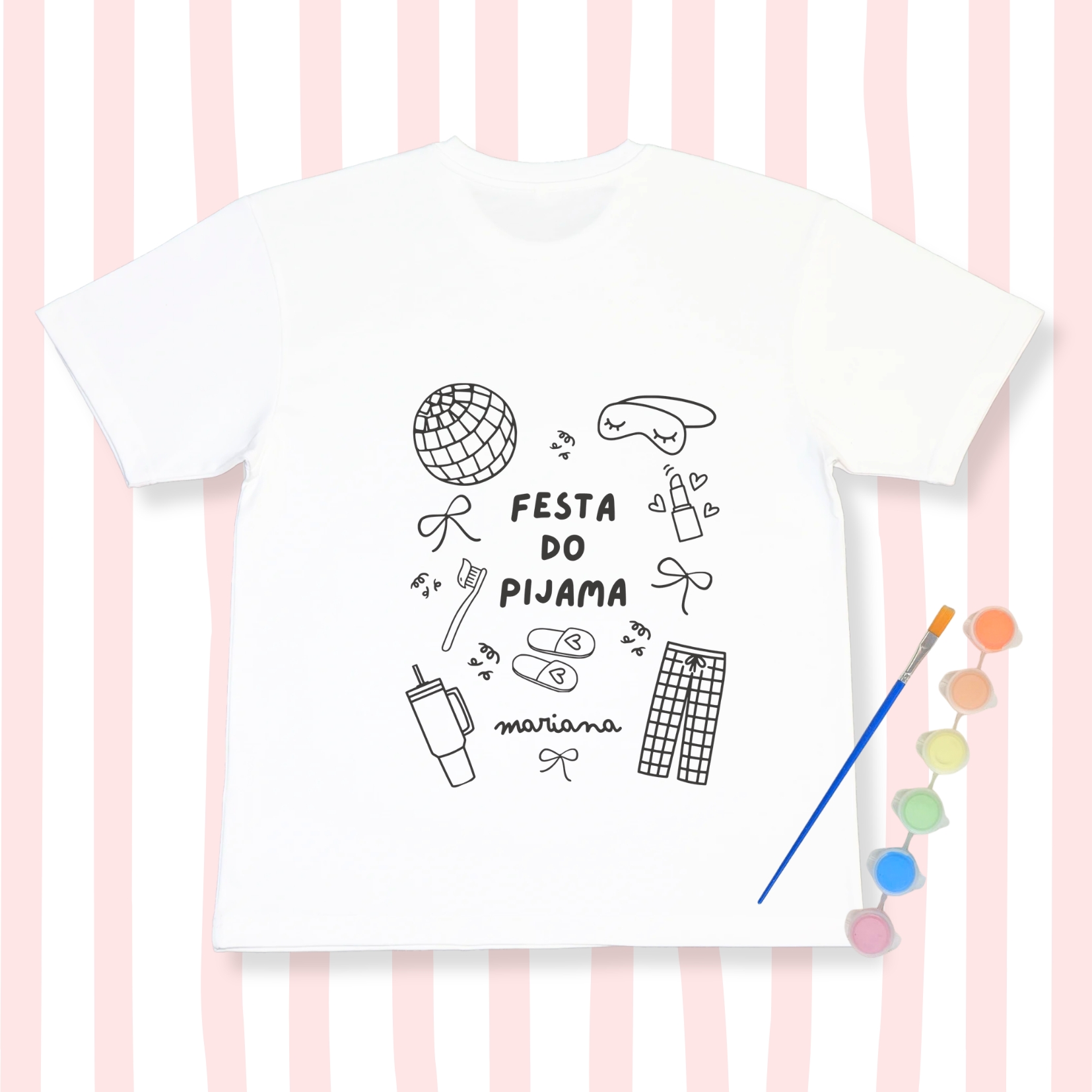 T-shirt branca com ilustrações a preto e texto FESTA DO PIJAMA e mariana e pincel colorido ao lado.