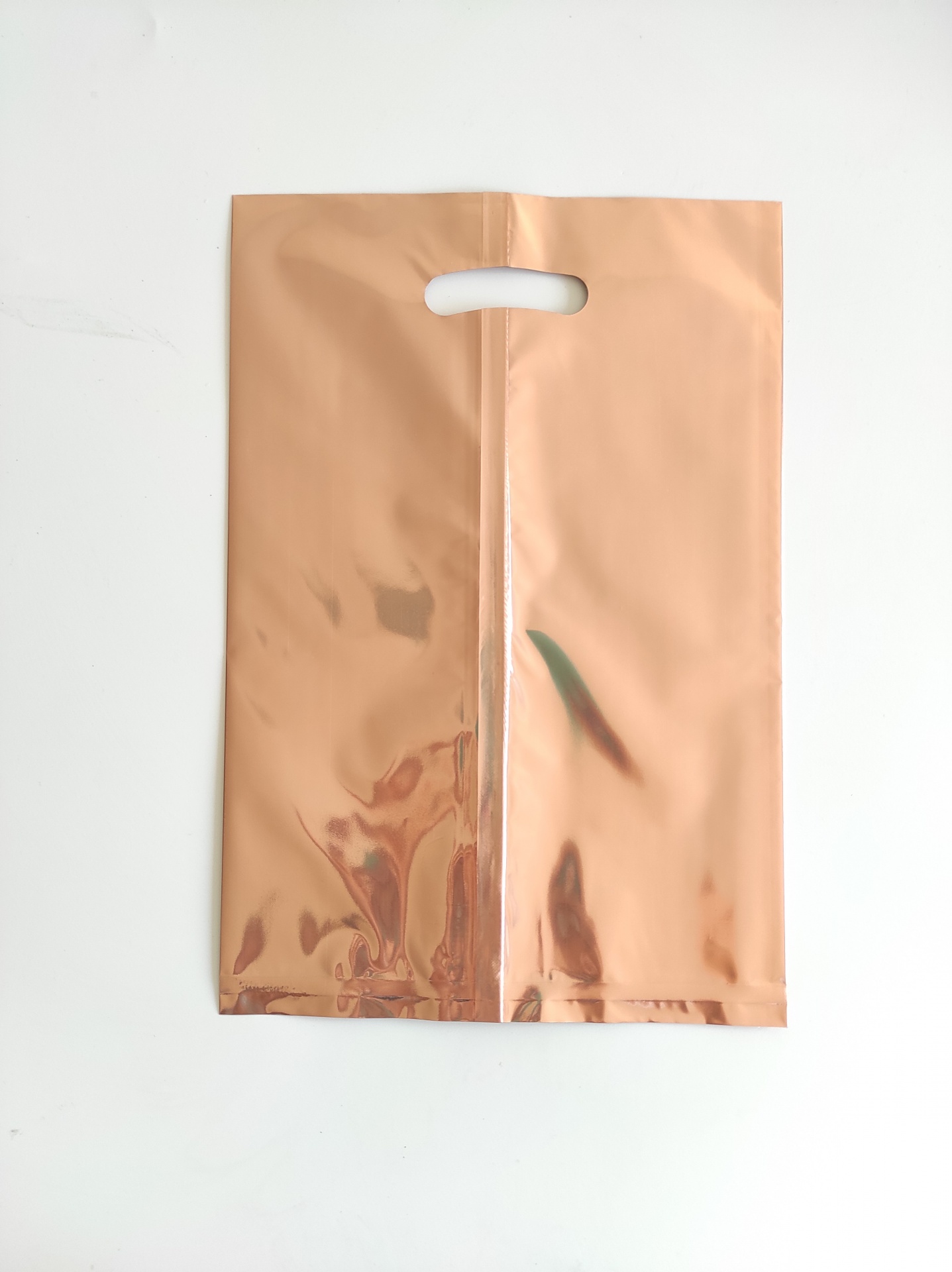 Saco plástico cobre metálico com pega oval