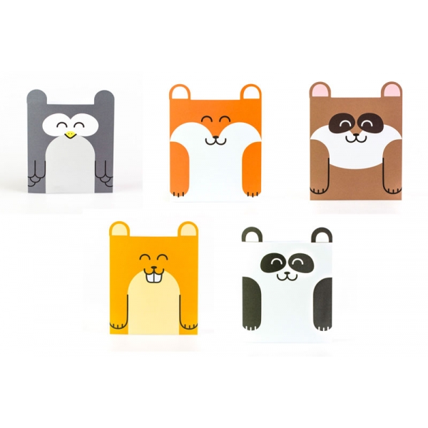 Cinco suportes quadrados coloridos com rostos de animais sorridentes