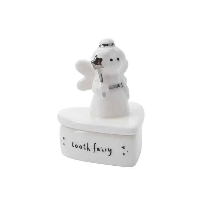 Figura de fada dos dentes em cerâmica branca com base escrita 'tooth fairy'.