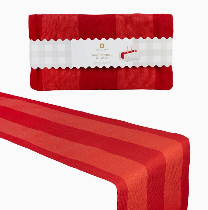 Caminho de mesa vermelho com faixas e etiqueta com informações.