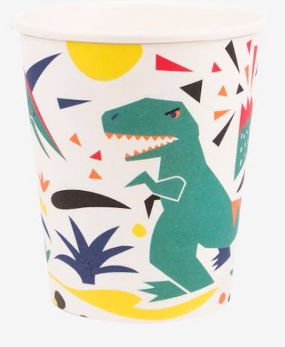 Copo de papel com desenho de dinossauro e formas coloridas.
