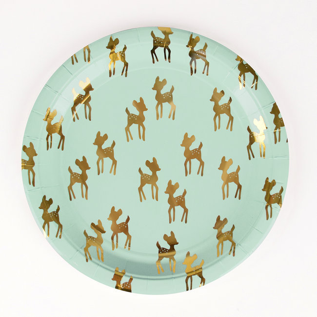 Prato descartável verde água com padrão de cervos dourados