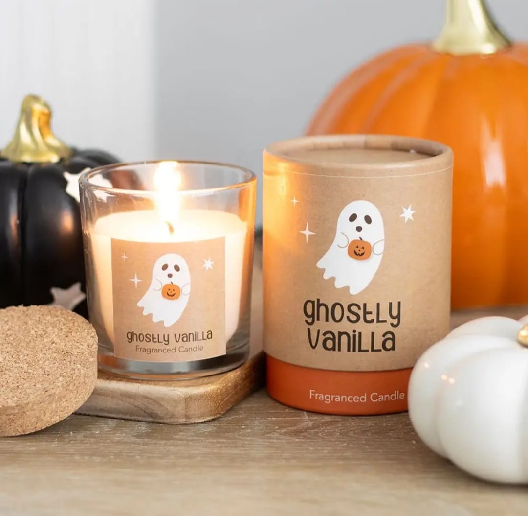 Vela perfumada Ghostly Vanilla com embalagem e decoração de Halloween