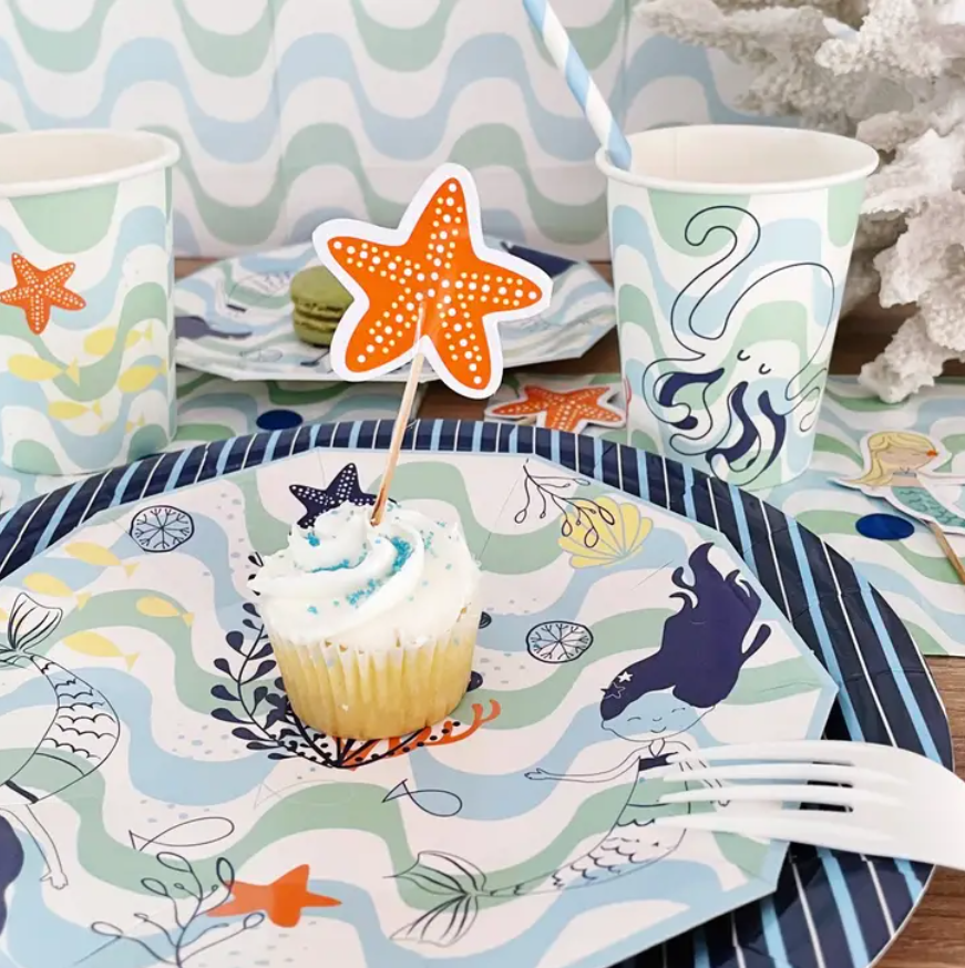 Conjunto de festa marítima com desenhos coloridos