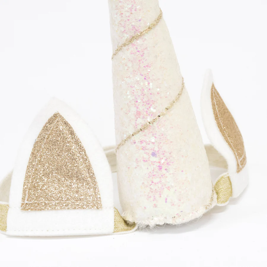Acessório de cabeça branco com glitter dourado e rosa e orelhas triangulares