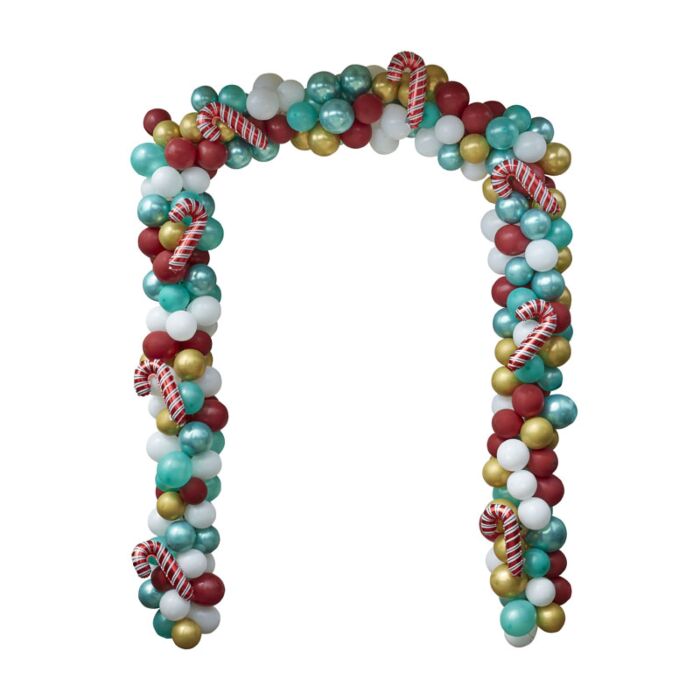 Arco decorativo de bolas coloridas com bengalas de cachimbo