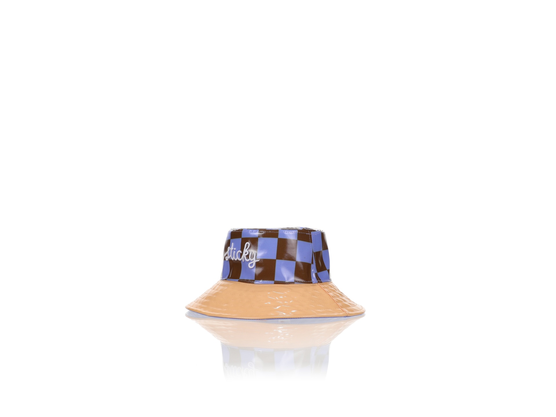 Chapéu estilo balde azul e castanho com padrão xadrez e texto Lucky