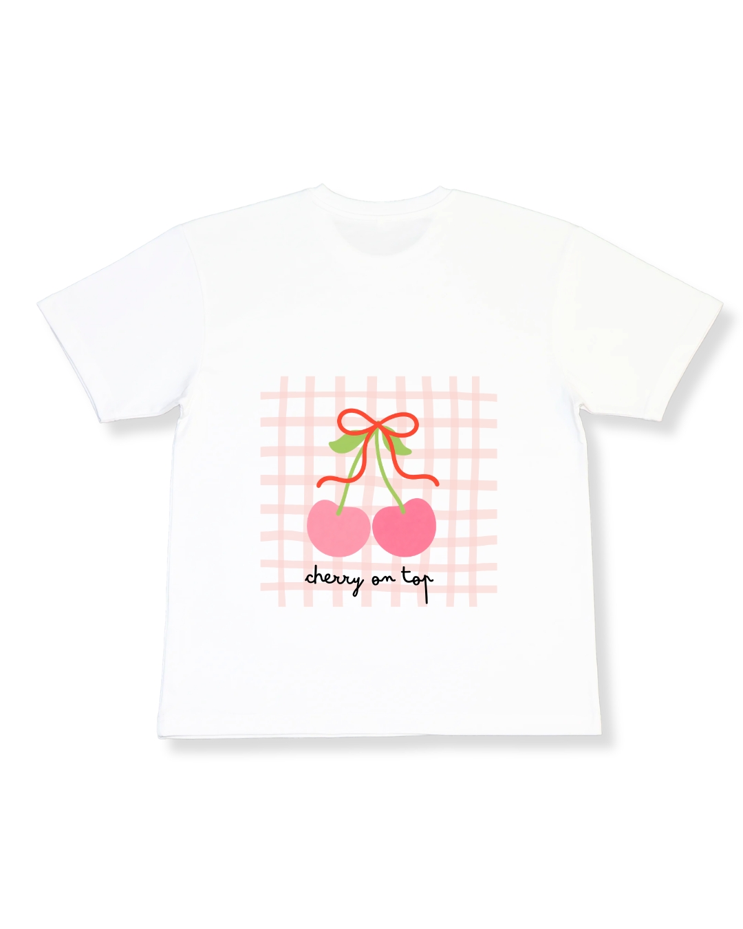 T-shirt branca com estampa de cerejas e texto cherry on top.