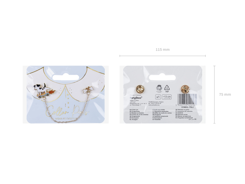 Conjunto de brincos dourados com gato branco e corrente em embalagem azul claro.