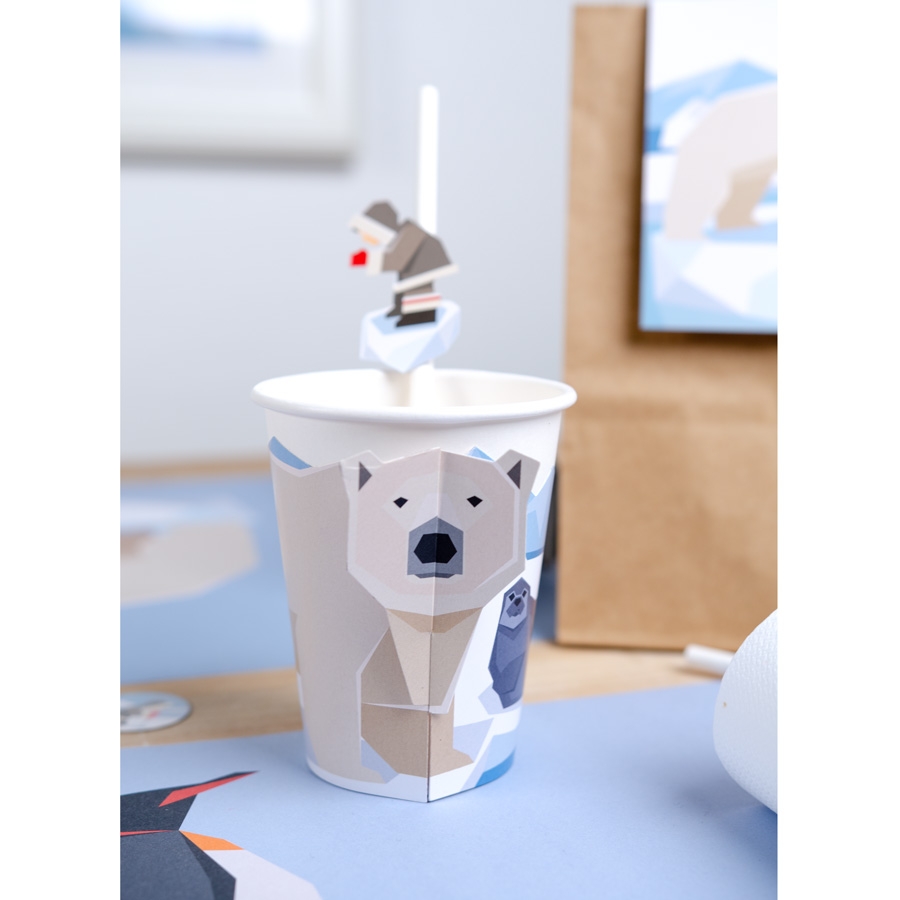 Copo de papel decorado com desenho de urso polar geométrico