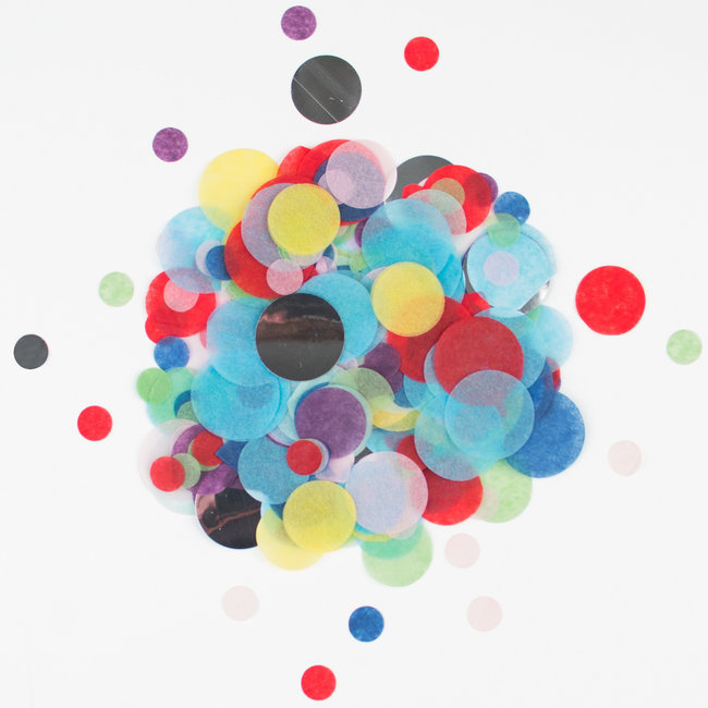 Confetes redondos coloridos em fundo branco