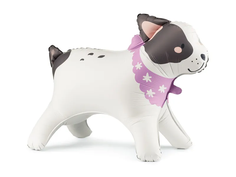 Balão de hélio em forma de cão com manchas pretas e lenço roxo
