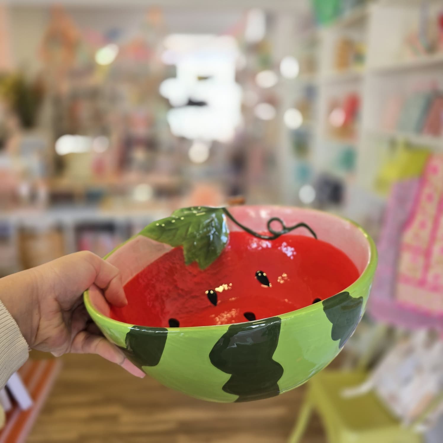 Taça de cerâmica com padrão de melancia colorida