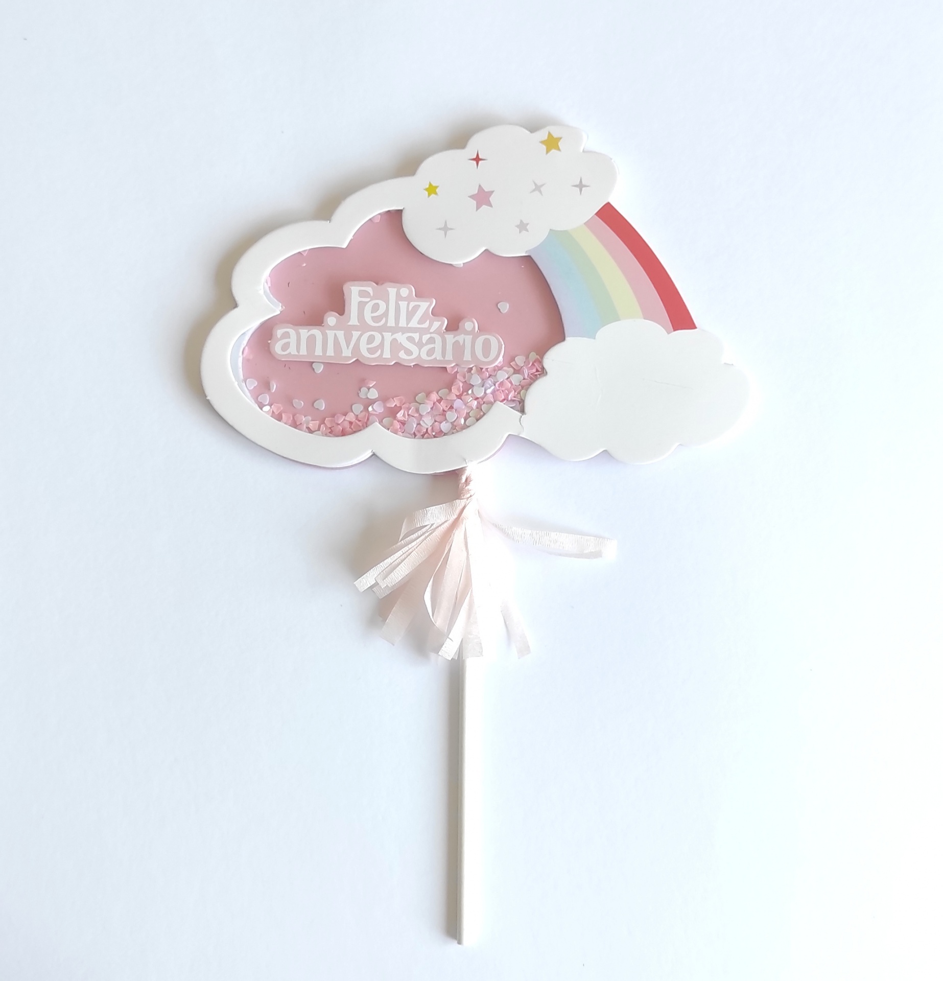 Topper de bolo nuvem arco-íris com texto Feliz aniversário