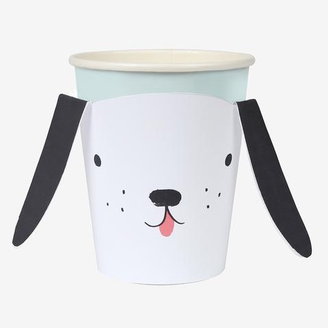 Copo de papel com suporte com rosto de cão e orelhas pretas