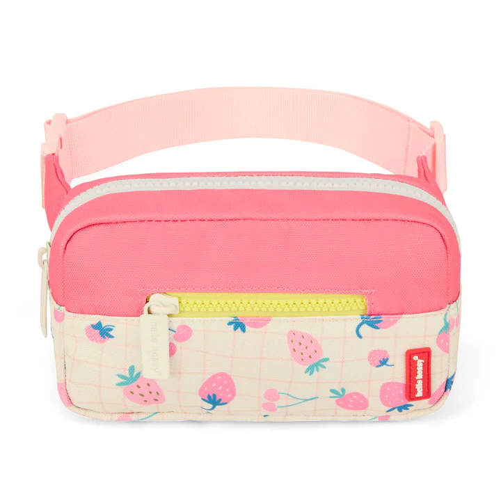 Bolsa pochete rosa com padrão de morangos e fecho amarelo