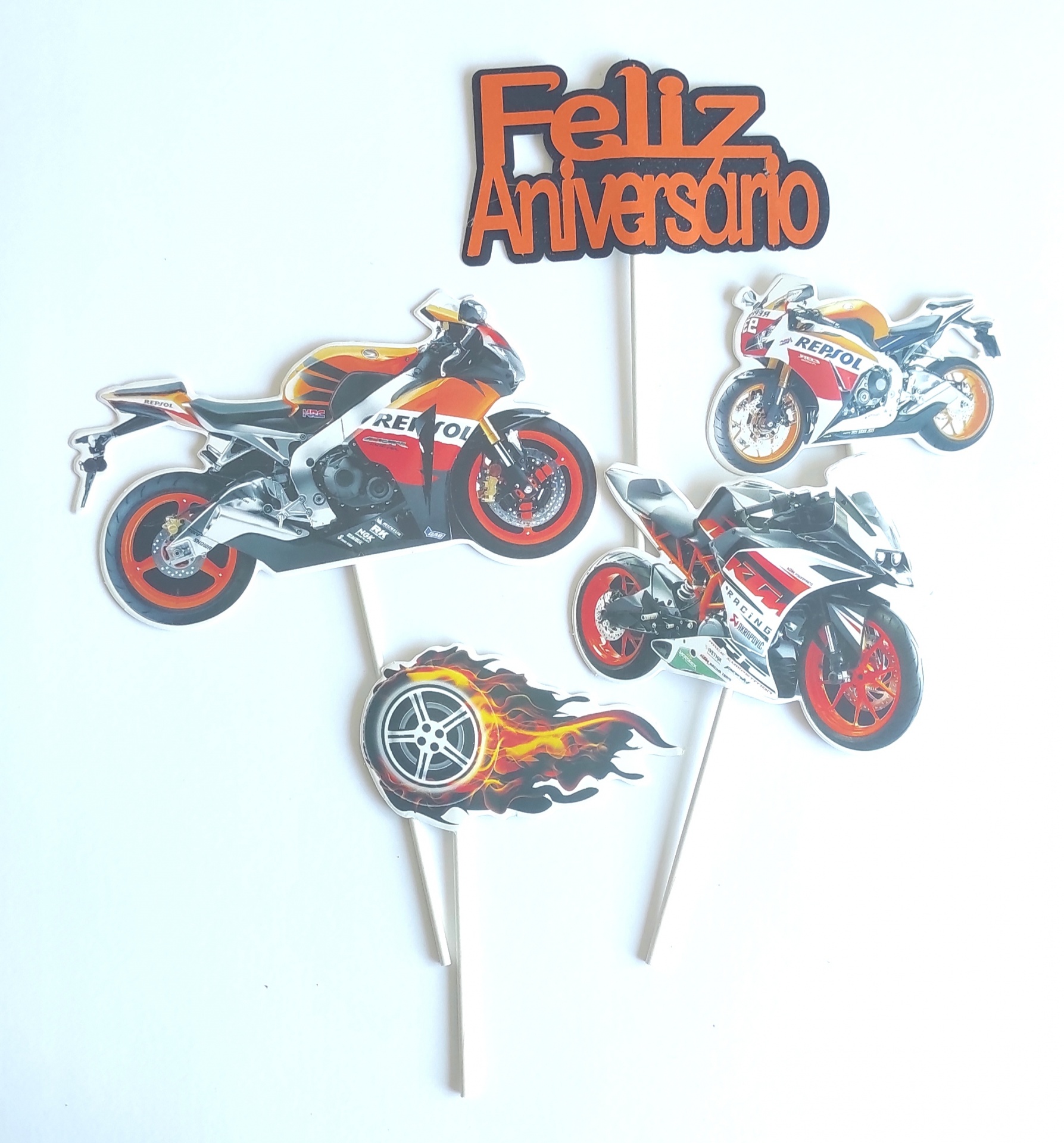 Toppers para bolo com motos, roda em chamas e placa 'Feliz Aniversário'