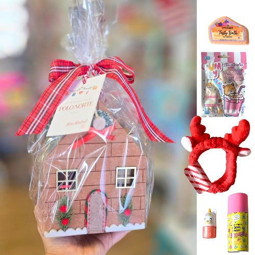 Casa de Natal decorativa em tecido castanho com porta vermelha e decoração natalícia embrulhada com fita xadrez vermelha