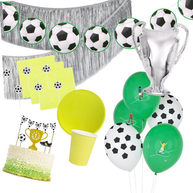 Conjunto de artigos de festa temática de futebol com bolas, balões, pratos, copos, guardanapos e bolo decorado