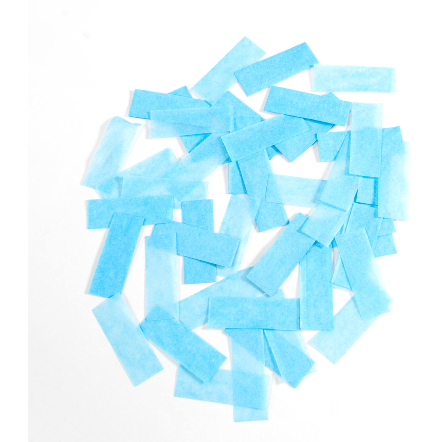 Pedaços de papel azul claro retangulares espalhados