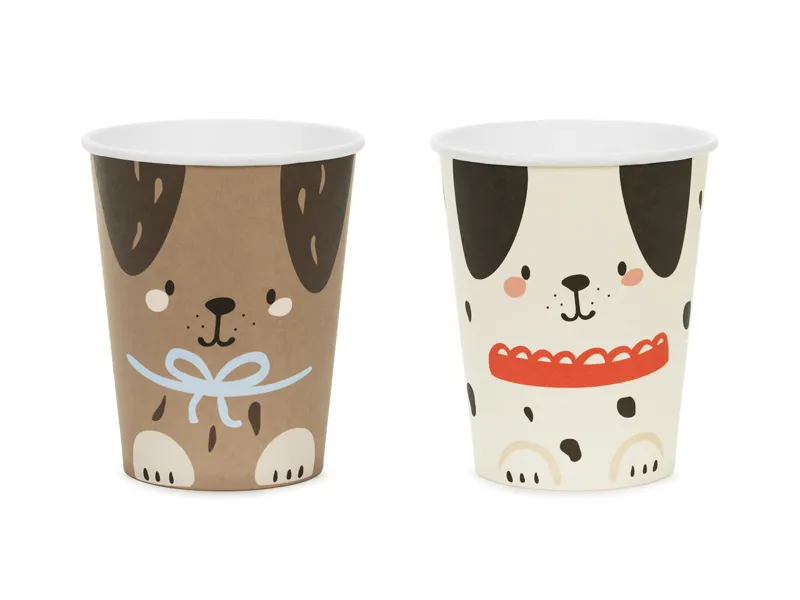 Dois copos de papel com desenhos de cães sorridentes em cores castanho e creme.