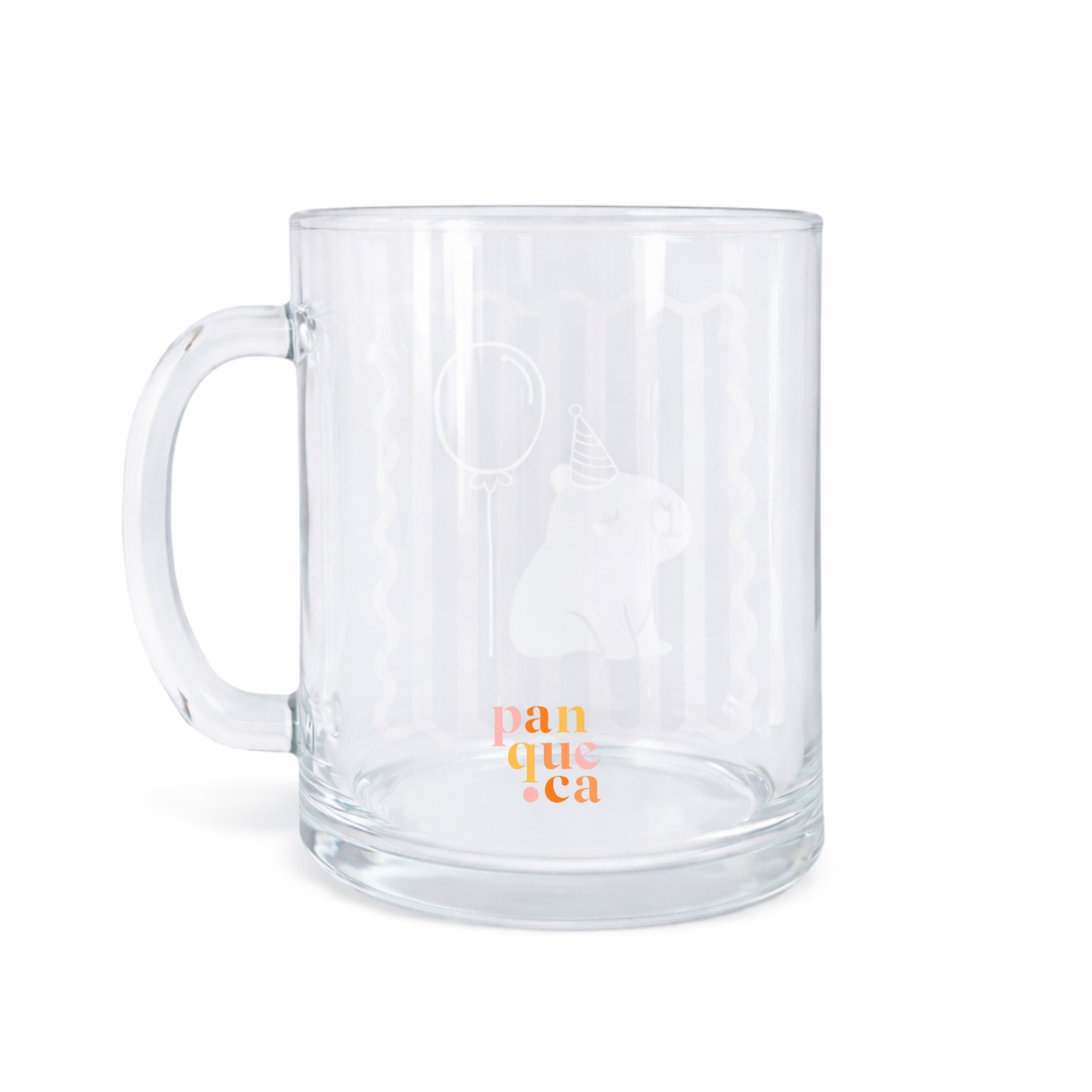 Caneca de vidro com desenho de urso e texto panqueca